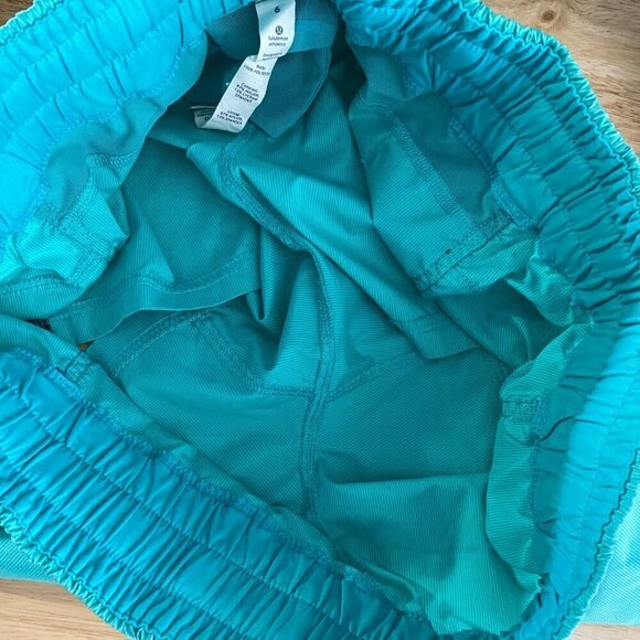 Lululemon Leader of The Track Short Unlined Polyester Athletic Women's Size 6 - Picture 6 of 7